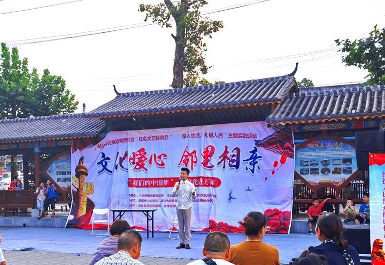 文艺|六角亭：解放路社区迎来“红色文艺轻骑兵”