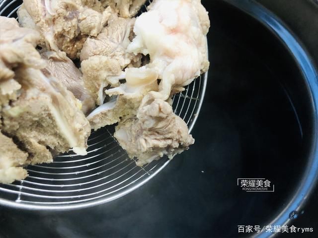  少不了|立秋后，汤水要多喝，一碗广式霸王花汤更是少不了，让它为你护航