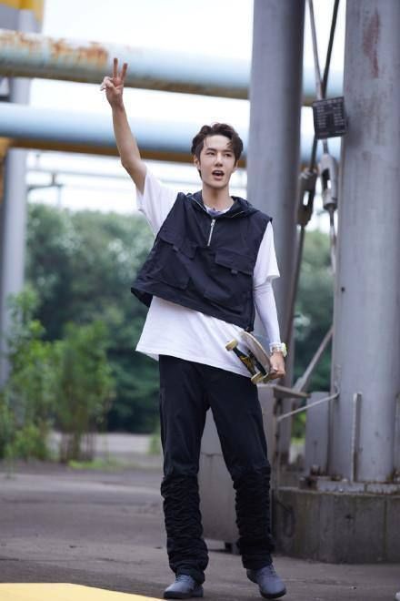  要来|极限青春2要来了，王一博疑率领滑板手回归，又可以看到滑板一博