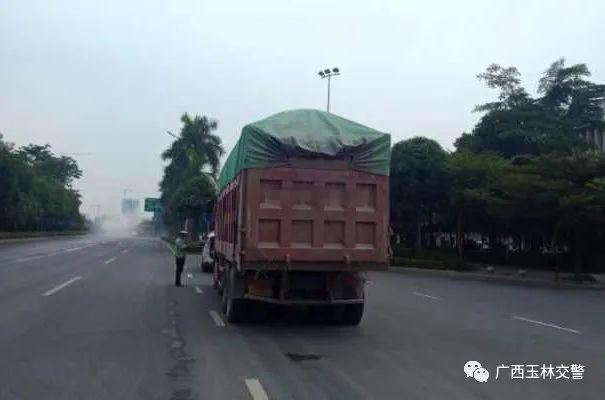 攻坚战|四城同创丨玉林交警全力以赴打好“创城”攻坚战