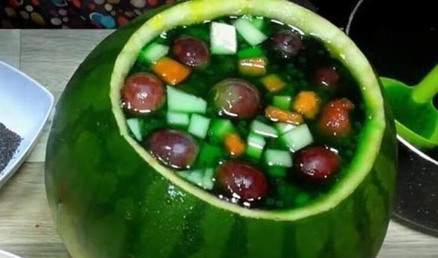 闺蜜|闺蜜送我一个“西瓜”,回家切开一看很意外,孩子都疯抢了