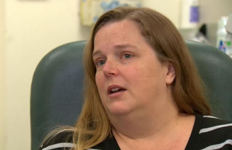  人世|13岁少女俩月自杀10次，母亲忍痛决定不再救她，让她离开人世