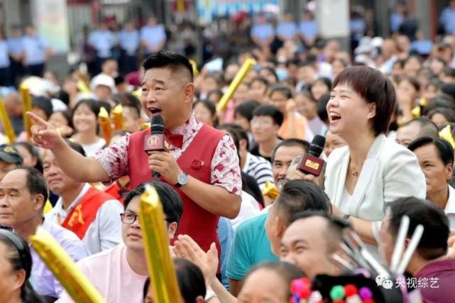  巴马镇|《喜上加喜》“相亲顾问”邵峰、孔琳扮演夫妻巧支招