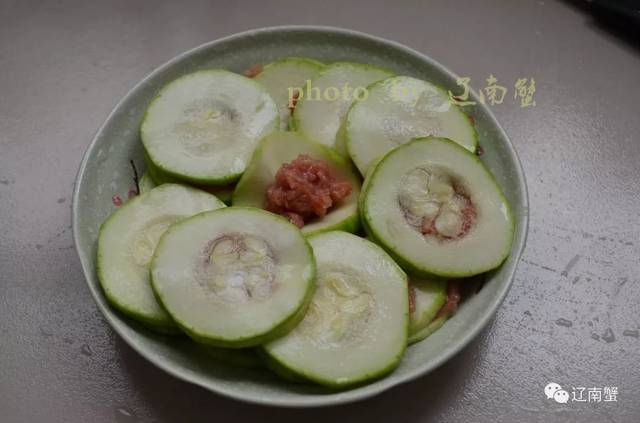  炒肉|西葫芦别再炒肉了，这样吃，上桌就被抢光！