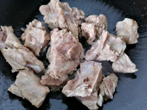 秋季|炖排骨别总放土豆，它才是“绝配”，味道鲜美又补水，秋季别错过
