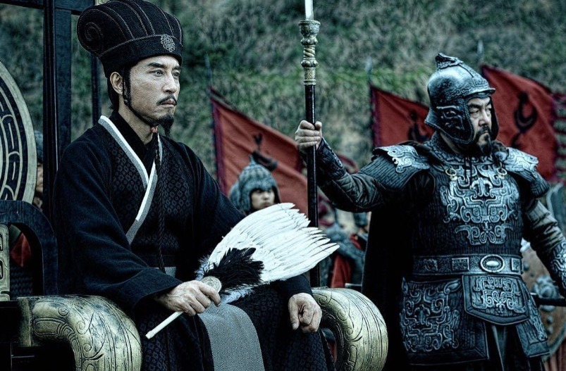  扇子|诸葛亮为何总是拿着一把扇子？这扇子哪来的？为什么说这把扇子暗藏玄机？