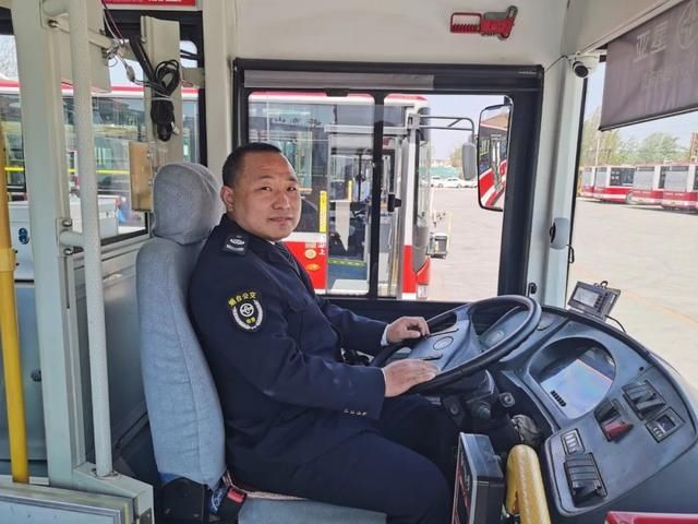 迷路|「乐善公交人」暖心!热心公交驾驶员帮助迷路小男孩回家