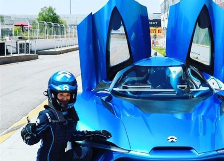  全球|全球只有6台，刘强东却送了奶茶妹妹一台，百公里加速只要27S