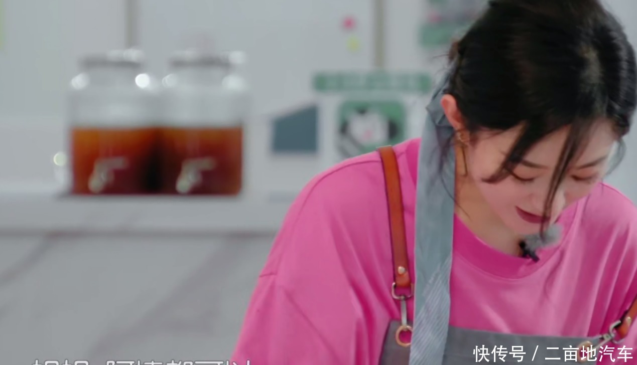 更多|《中餐厅》客人吐槽排骨没有熟,赵丽颖良心举动博好感