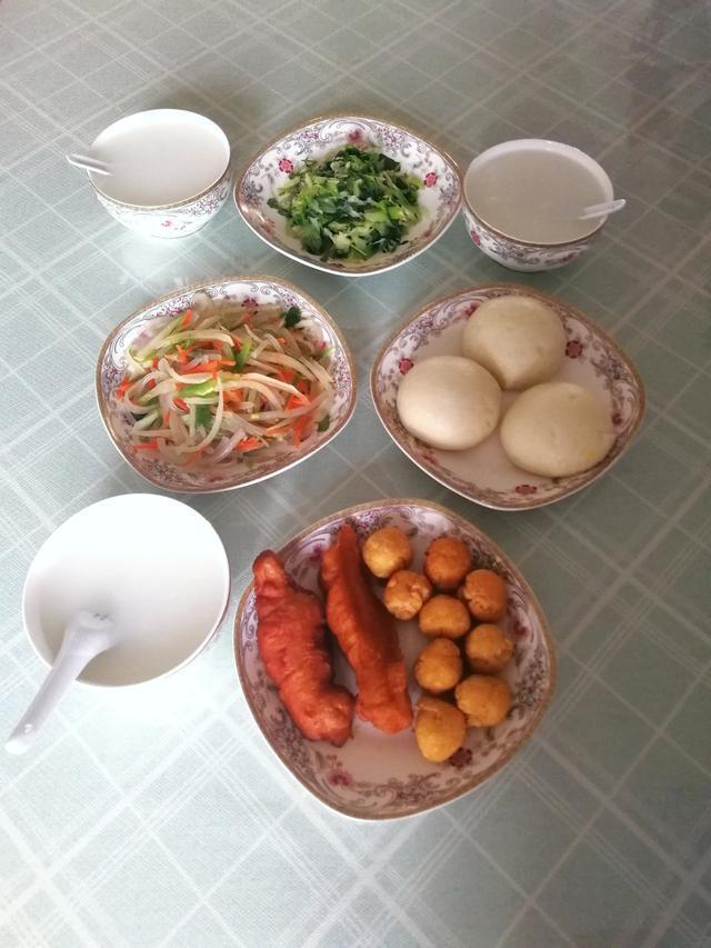 饭菜|晚餐这样吃,蔬菜粗粮多,味道好,网友说你家的饭菜很值得学习