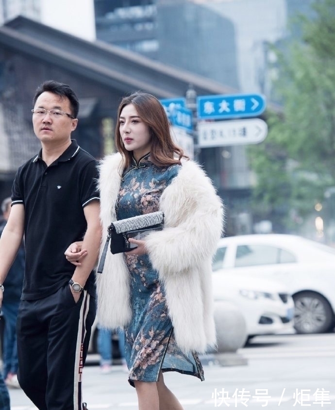 貂皮|小姐姐厉害了,穿旗袍还要披一件貂皮,网友:间接炫富!