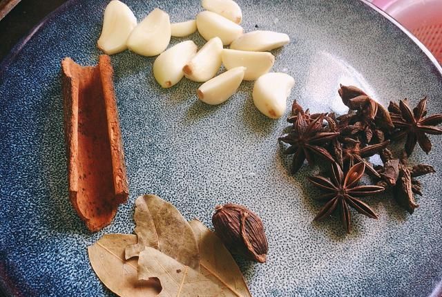 加料酒|做红烧肉时,加料酒煮肉是大忌,多加这2样,肉质软烂不油腻