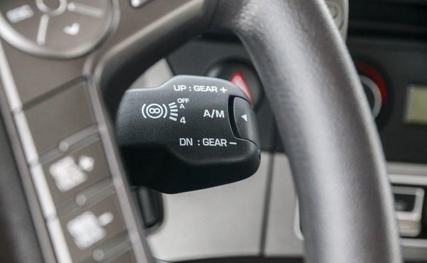  实拍|新增各种预警配置，实拍520马力现代创虎重卡，还有越野模式