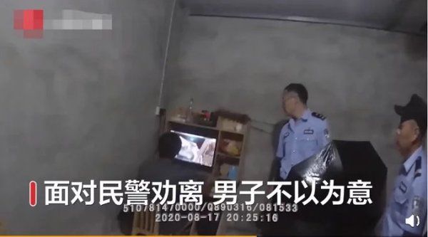  不肯|“游戏”人生？洪水中男子打游戏不肯撤离，称至少这把不能卖队友