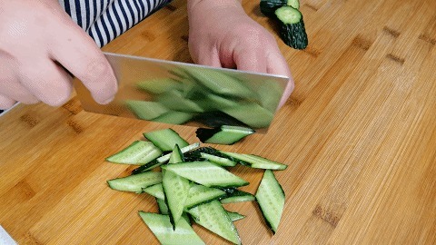 菜肴|黄瓜便宜了，做北方特色菜肴，营养又好吃，我家隔三差五做一次