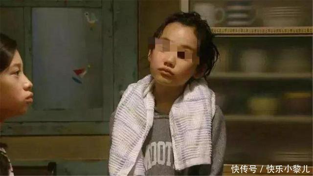  女孩|“吃你个鸡腿怎么了”，熊孩子强抢邻桌鸡腿，女孩霸气回怼太解气