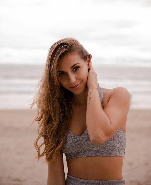  亚娜|「花色足球」祖贝尔妻子，瑞士长腿娇娃米尔亚娜