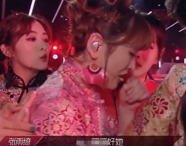  姐妹|《浪姐》第三次公演：金莎表演频繁失误，张雨绮的反应很圈粉！
