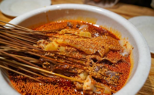  寻味|寻味成都 | 一座来了就不想走的城，一台开了就不想下的车