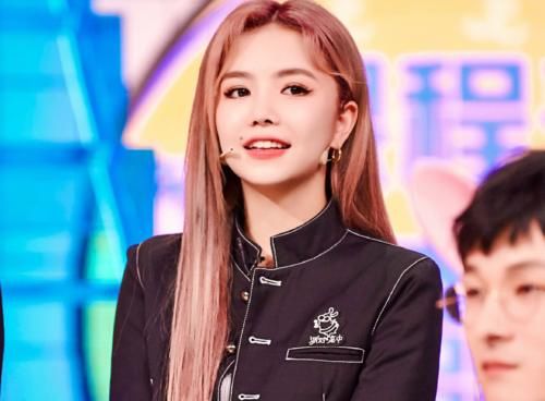  黄明昊|黄明昊到公司蹭奶为师妹投票，自曝抱选管哭，被迫吃霸王餐被通报