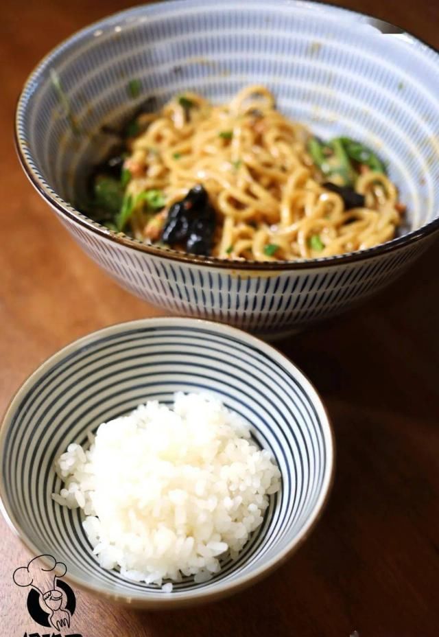 进去|纽约第一家日式油泼面+宝藏小酒馆新张!进去的居然都被上了一课?