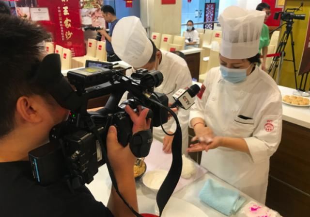 名字|王家沙名字何来?又如何从洋快餐中突围?这部纪录片揭秘“网红”老字号