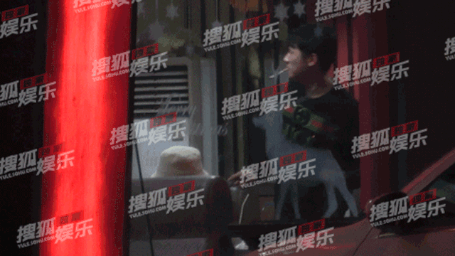  日报|娱乐日报|毛晓彤新恋情曝光？金晨汪汐潮再被拍？孟佳solo倒数第一？