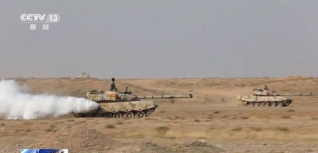  装备|跨越-2020青铜峡A演习震撼画面，战车塞满山谷，红军又打输了