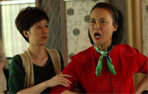 婚礼|“你不能说我儿子缺点！”外国婆婆扰乱婚礼现场，被儿子当众怒怼