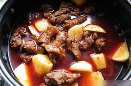  炖牛肉|妈妈说：在家炖牛肉时，不能放这两种香料，否则肉会无味，汤有味