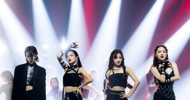 女团|出身女团就该吃亏?姐妹蹲过道里爆哭,但孟佳被淘汰不一定是坏事