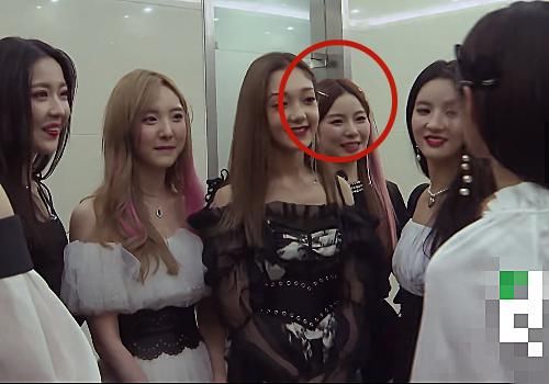  位置|孟美岐嘱咐硬糖少女303成员，谁留意陈卓璇的位置？熟不熟很明显