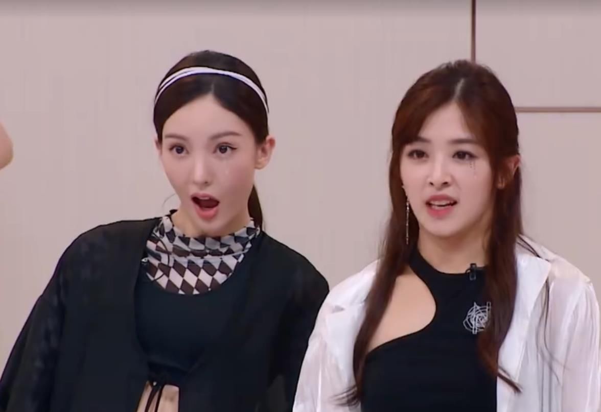  队友|孟佳孤立无援，吴昕暖心救场，金晨张含韵都低头躲避，队友也逃了