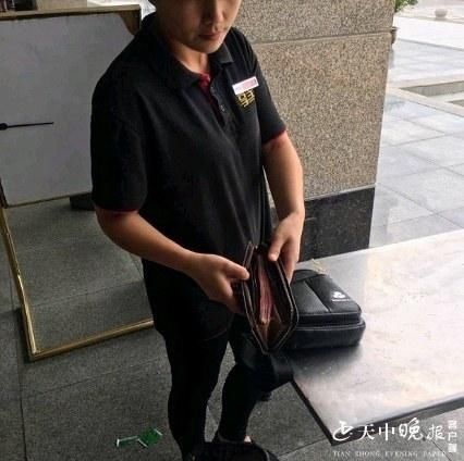 传正|卫健体人拾金不昧 弘扬美德传正能量