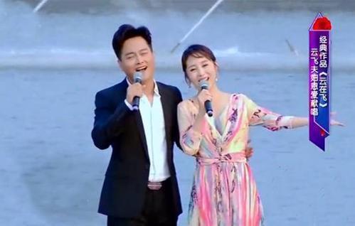 云飞|拿下《星光大道》亚军就抛妻弃女,转身迎娶小娇妻,云飞很渣男