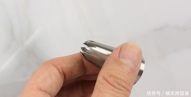 自制|自制甜点香草味泡芙,按步制作比蛋糕简单,零失误操作轻松完成