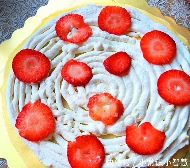 简单|草莓千层蛋糕,一口锅就能做,做法简单,营养美味!