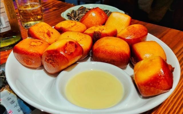  看值|朋友叫吃饭，一个锅子，6个素菜，花了258元，你看值吗？