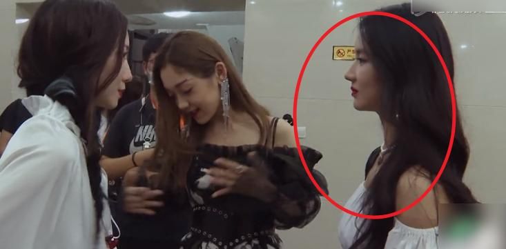  输给|硬糖少女离开美颜后，张艺凡气质输给赵粤，希林颜值却扛不住