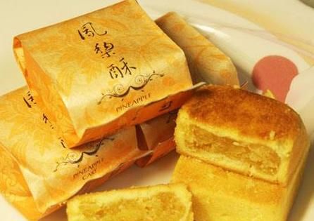  节目之中|张韶涵送凤梨酥给歌手吃，华晨宇看到移不开眼，网友：不愧是花花