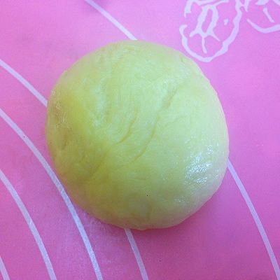 松软|淡奶油椰香肉松软面包