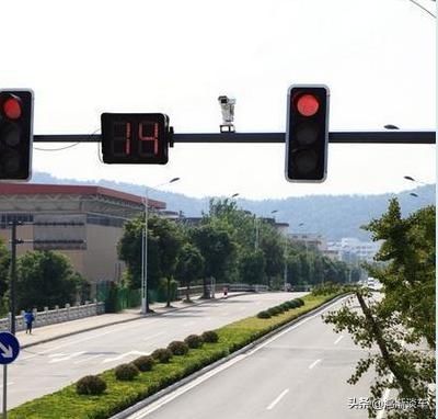  没收|为什么不小心闯红灯，却一直没收到违章信息