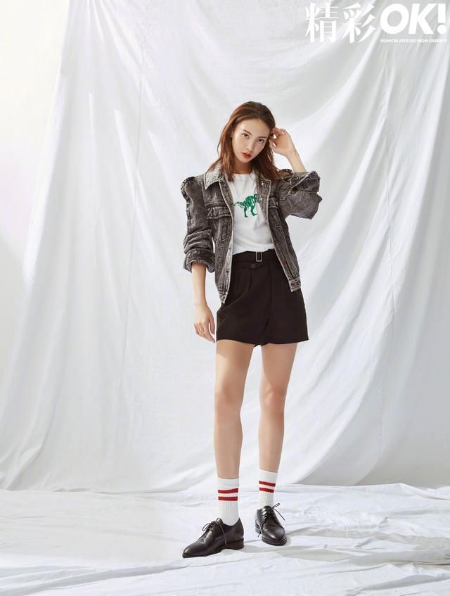  气质|金晨最新时尚大片释出，蓝色毛衣配半身裙，优雅知性气质超好