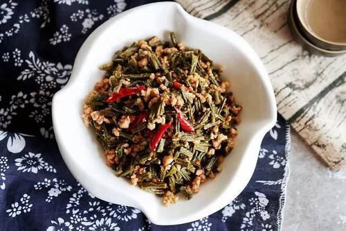  夏季|豆角干，不止炖肉香，夏季快炒几分钟，出锅前就香气飘出，吃不够