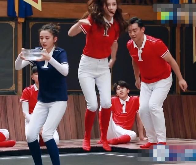  水碗|郑恺作弊帮baby，致使水碗砸到宋祖儿，蔡徐坤的反应太圈粉