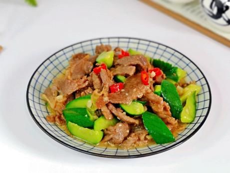  秋后|秋后，吃西瓜丝瓜不如吃黄瓜，10块钱能买5斤，下锅一炒营养健康