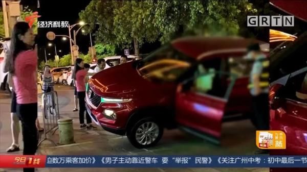  表演|怎么做到的？！司机开车误上石墩“表演跳桩”