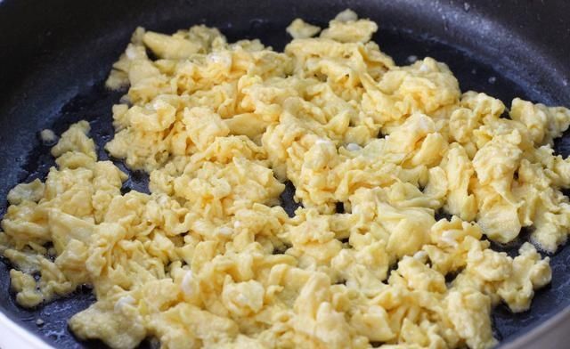 发酵|不揉面不发酵,用饺子皮做水煎包,皮薄馅大倍儿鲜美,当早餐正好