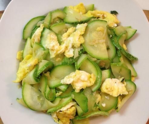 块钱|夏天,遇见此菜多买点,2块钱一斤,清凉解暑,钙质比牛奶还高