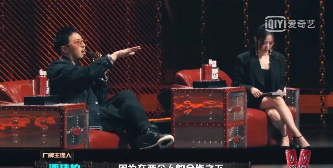  潘玮柏|吴亦凡在《中国新说唱》上脚AJ1 Mid！潘玮柏选择AJ4“黑白巅峰”！